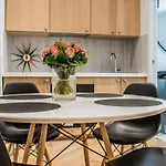 Refurbished Design Flat -near Champs-Elysées Paris