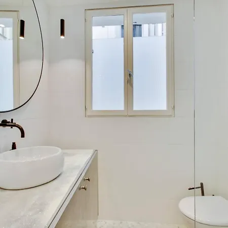 Refurbished Design Flat -near Champs-elysees Paris