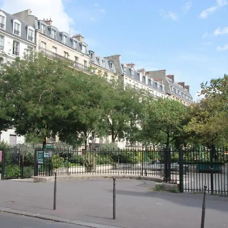 Refurbished Design Flat -near Champs-elysées * Parigi