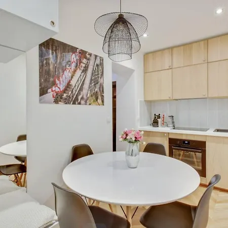 Refurbished Design Flat -near Champs-elysées Appartamento Parigi
